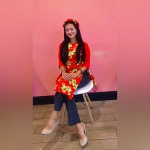 Traditional Vietnamese dress Áo Dài with hat. Size 2-4. Red